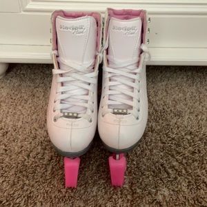 kids riedell pearl figure skates!